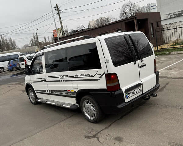 Белый Мерседес Вито, объемом двигателя 2.15 л и пробегом 300 тыс. км за 4199 $, фото 9 на Automoto.ua