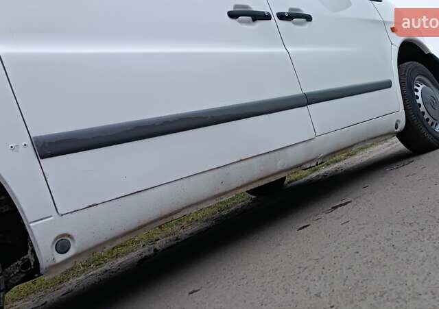 Белый Мерседес Вито, объемом двигателя 2.2 л и пробегом 300 тыс. км за 3750 $, фото 23 на Automoto.ua