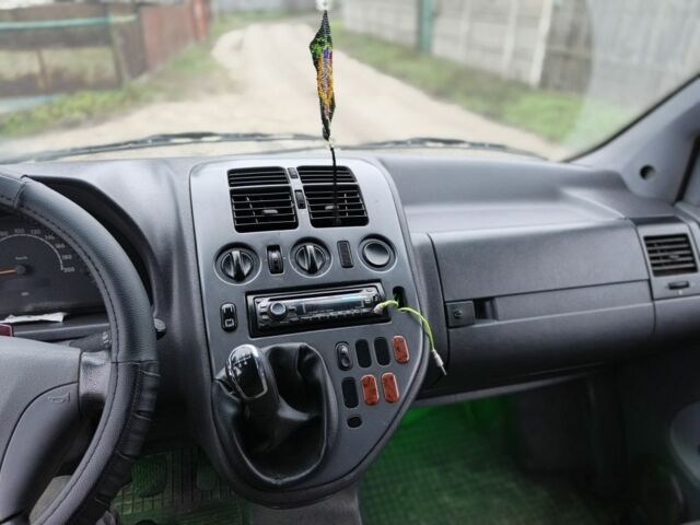 Белый Мерседес Вито, объемом двигателя 0 л и пробегом 230 тыс. км за 4000 $, фото 6 на Automoto.ua