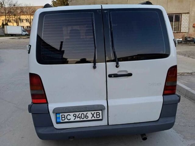 Білий Мерседес Віто, об'ємом двигуна 2.1 л та пробігом 250 тис. км за 3500 $, фото 5 на Automoto.ua