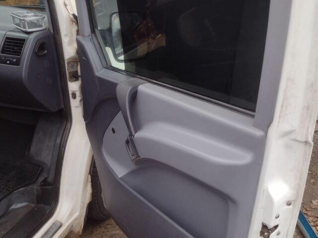 Белый Мерседес Вито, объемом двигателя 2.1 л и пробегом 365 тыс. км за 5000 $, фото 14 на Automoto.ua