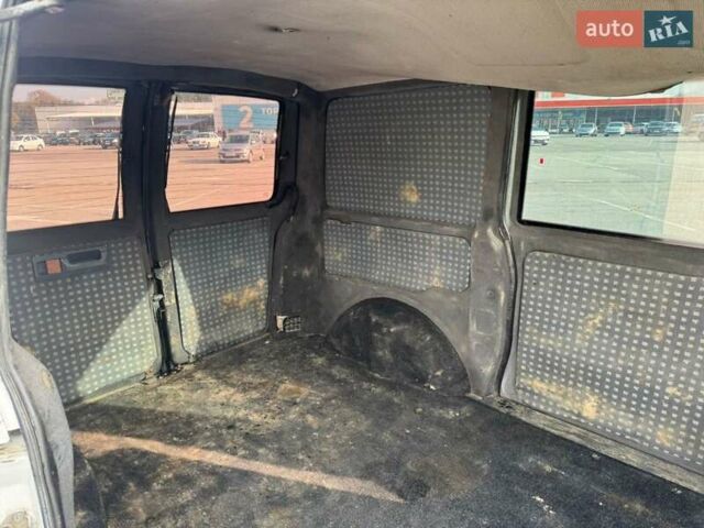 Белый Мерседес Вито, объемом двигателя 2.15 л и пробегом 280 тыс. км за 3700 $, фото 12 на Automoto.ua