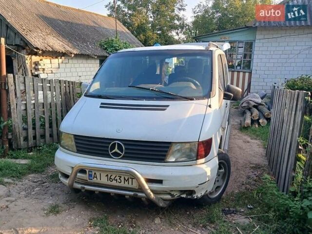 Белый Мерседес Вито, объемом двигателя 2.2 л и пробегом 459 тыс. км за 2650 $, фото 2 на Automoto.ua