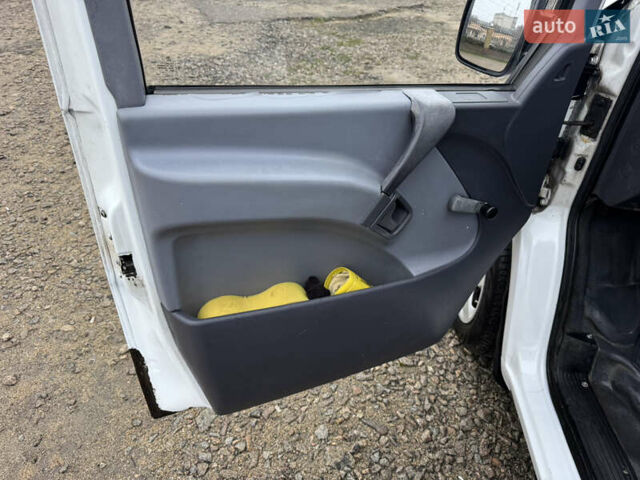 Білий Мерседес Віто, об'ємом двигуна 2.2 л та пробігом 400 тис. км за 5000 $, фото 11 на Automoto.ua