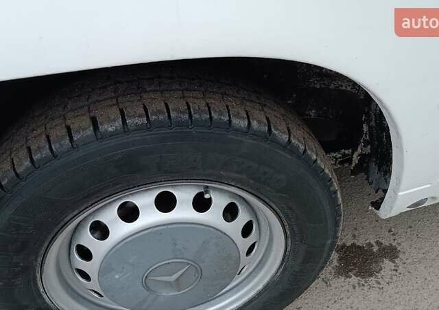 Белый Мерседес Вито, объемом двигателя 2.2 л и пробегом 300 тыс. км за 3750 $, фото 37 на Automoto.ua