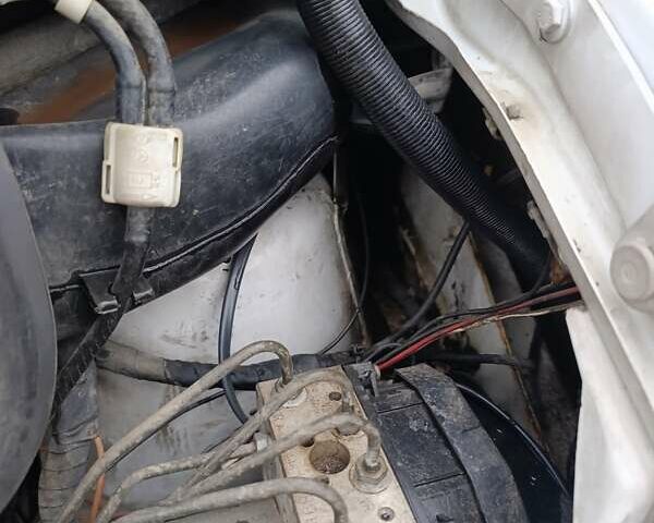 Белый Мерседес Вито, объемом двигателя 2.15 л и пробегом 370 тыс. км за 5700 $, фото 31 на Automoto.ua