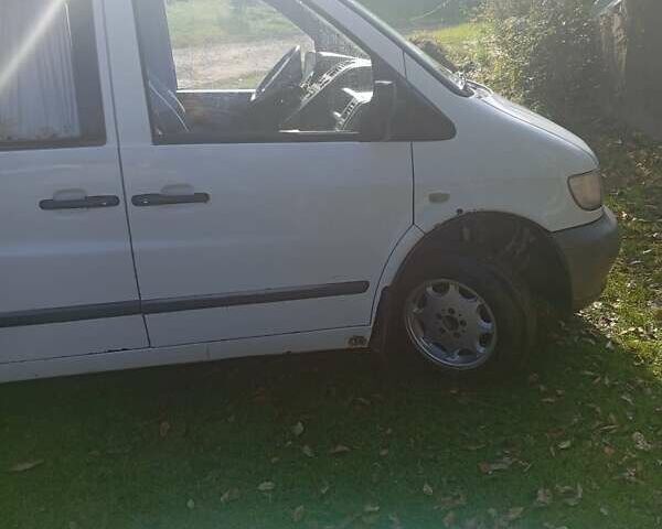 Белый Мерседес Вито, объемом двигателя 2.2 л и пробегом 316 тыс. км за 4000 $, фото 9 на Automoto.ua