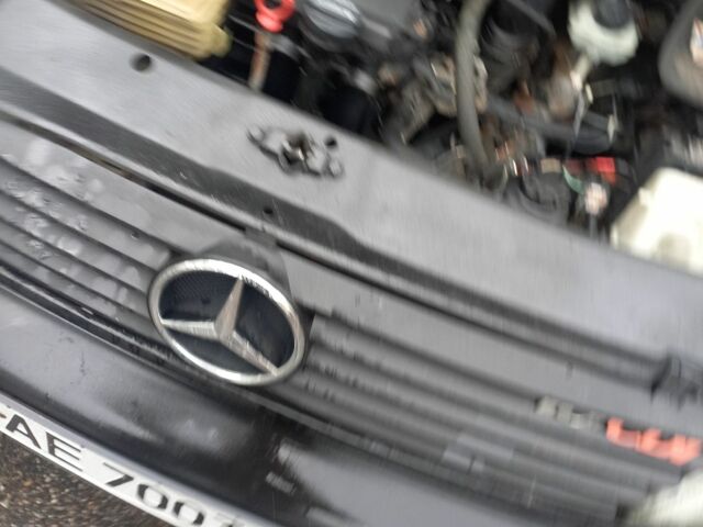 Белый Мерседес Вито, объемом двигателя 2.1 л и пробегом 235 тыс. км за 1800 $, фото 8 на Automoto.ua