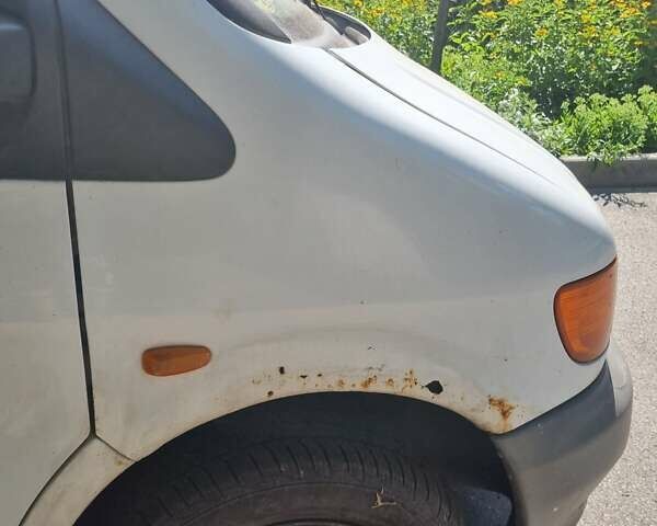 Белый Мерседес Вито, объемом двигателя 2.15 л и пробегом 443 тыс. км за 2900 $, фото 5 на Automoto.ua