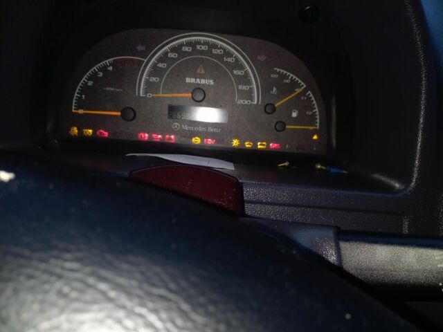 Белый Мерседес Вито, объемом двигателя 2.1 л и пробегом 235 тыс. км за 1800 $, фото 2 на Automoto.ua