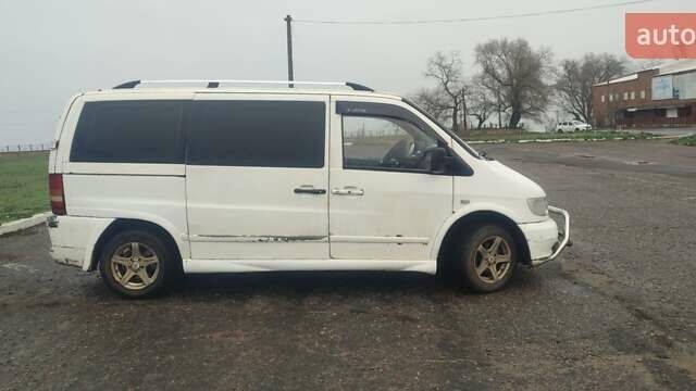 Белый Мерседес Вито, объемом двигателя 2.2 л и пробегом 350 тыс. км за 2550 $, фото 1 на Automoto.ua