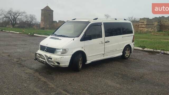 Белый Мерседес Вито, объемом двигателя 2.2 л и пробегом 350 тыс. км за 2550 $, фото 3 на Automoto.ua