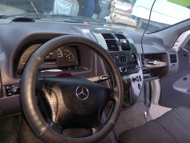 Белый Мерседес Вито, объемом двигателя 2.1 л и пробегом 235 тыс. км за 1800 $, фото 1 на Automoto.ua