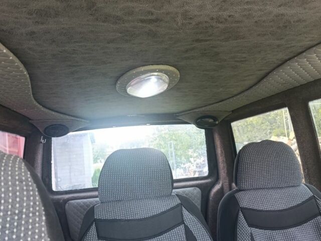 Белый Мерседес Вито, объемом двигателя 2.1 л и пробегом 450 тыс. км за 4650 $, фото 4 на Automoto.ua