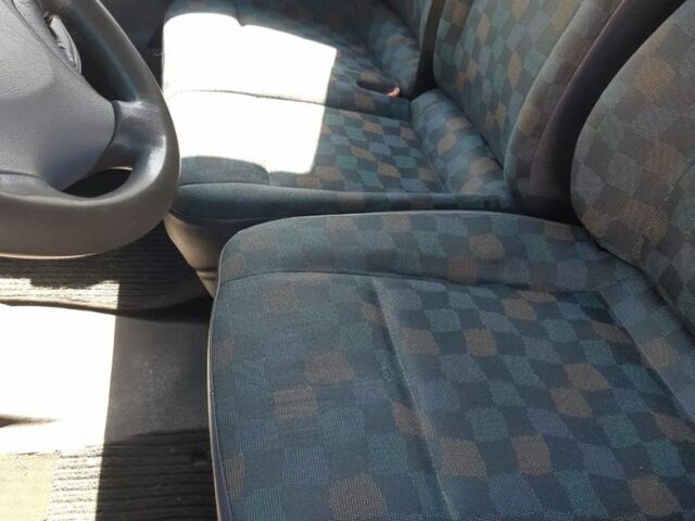 Белый Мерседес Вито, объемом двигателя 2.2 л и пробегом 220 тыс. км за 4900 $, фото 7 на Automoto.ua