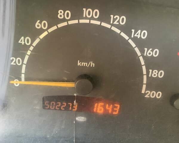 Белый Мерседес Вито, объемом двигателя 2.15 л и пробегом 502 тыс. км за 7000 $, фото 3 на Automoto.ua