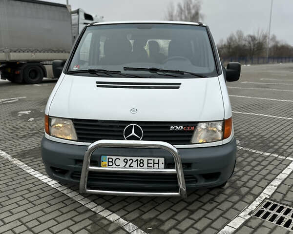 Белый Мерседес Вито, объемом двигателя 2.15 л и пробегом 320 тыс. км за 4800 $, фото 1 на Automoto.ua