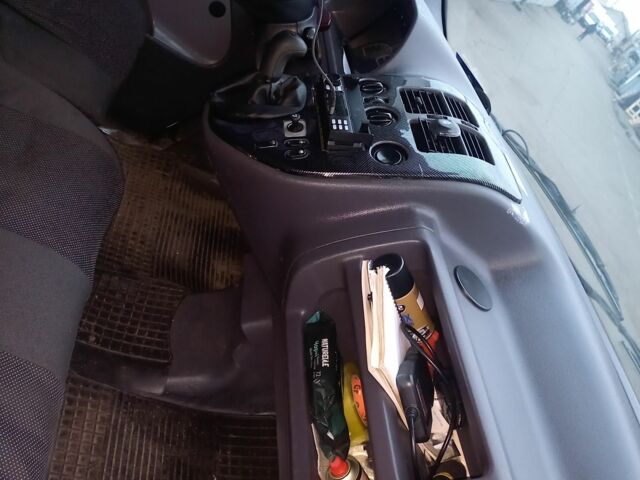 Белый Мерседес Вито, объемом двигателя 2.1 л и пробегом 235 тыс. км за 1800 $, фото 3 на Automoto.ua