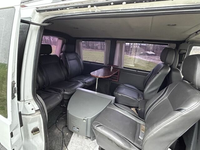 Белый Мерседес Вито, объемом двигателя 2.1 л и пробегом 402 тыс. км за 6500 $, фото 5 на Automoto.ua