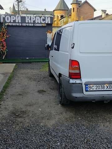 Белый Мерседес Вито, объемом двигателя 2.2 л и пробегом 241 тыс. км за 3000 $, фото 3 на Automoto.ua