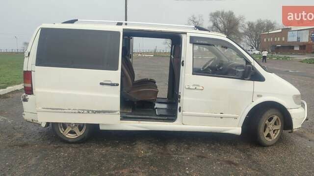 Белый Мерседес Вито, объемом двигателя 2.2 л и пробегом 350 тыс. км за 2550 $, фото 9 на Automoto.ua