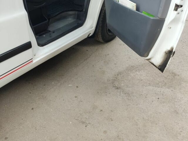 Мерседес Вито 2001 в Кривом Роге на Automoto.ua Белый Мерседес Вито, объемом двигателя 2.1 л и пробегом 400 тыс. км за 5999 $, фото 6 на Automoto.ua