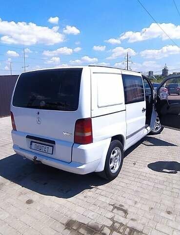 Белый Мерседес Вито, объемом двигателя 2.15 л и пробегом 550 тыс. км за 5000 $, фото 5 на Automoto.ua
