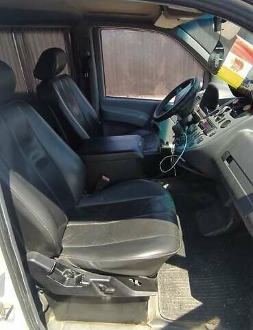 Белый Мерседес Вито, объемом двигателя 2.15 л и пробегом 550 тыс. км за 5000 $, фото 8 на Automoto.ua