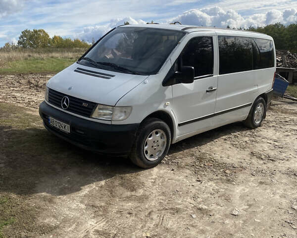 Белый Мерседес Вито, объемом двигателя 2.2 л и пробегом 380 тыс. км за 5300 $, фото 3 на Automoto.ua