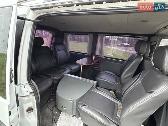 Белый Мерседес Вито, объемом двигателя 2.1 л и пробегом 402 тыс. км за 6500 $, фото 4 на Automoto.ua