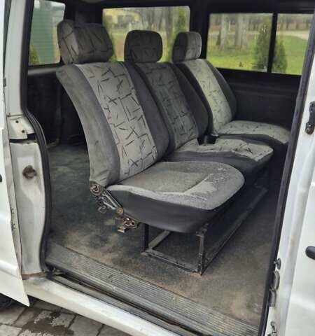 Белый Мерседес Вито, объемом двигателя 2.15 л и пробегом 273 тыс. км за 2490 $, фото 15 на Automoto.ua