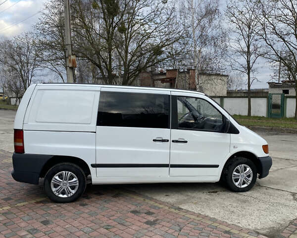 Белый Мерседес Вито, объемом двигателя 2.2 л и пробегом 480 тыс. км за 3500 $, фото 7 на Automoto.ua