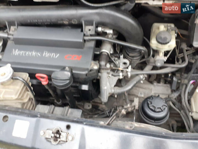 Белый Мерседес Вито, объемом двигателя 2.2 л и пробегом 285 тыс. км за 4200 $, фото 1 на Automoto.ua