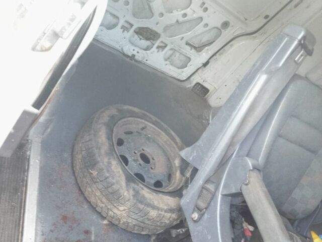 Белый Мерседес Вито, объемом двигателя 2.1 л и пробегом 300 тыс. км за 2100 $, фото 1 на Automoto.ua