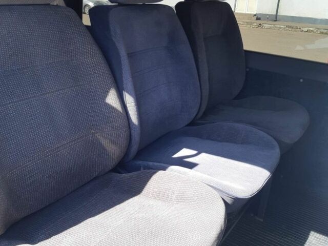 Белый Мерседес Вито, объемом двигателя 2.2 л и пробегом 220 тыс. км за 4900 $, фото 4 на Automoto.ua