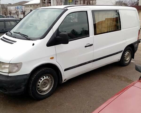 Белый Мерседес Вито, объемом двигателя 2.2 л и пробегом 520 тыс. км за 4300 $, фото 4 на Automoto.ua