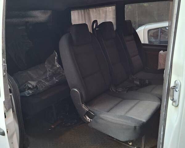 Белый Мерседес Вито, объемом двигателя 2.2 л и пробегом 300 тыс. км за 4300 $, фото 10 на Automoto.ua