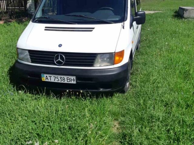 Белый Мерседес Вито, объемом двигателя 2.2 л и пробегом 220 тыс. км за 4900 $, фото 2 на Automoto.ua