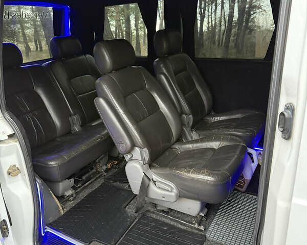 Белый Мерседес Вито, объемом двигателя 2.15 л и пробегом 393 тыс. км за 4200 $, фото 8 на Automoto.ua