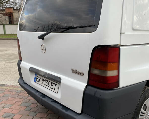 Белый Мерседес Вито, объемом двигателя 2.2 л и пробегом 480 тыс. км за 3500 $, фото 8 на Automoto.ua