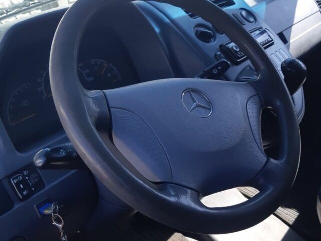 Белый Мерседес Вито, объемом двигателя 2.2 л и пробегом 220 тыс. км за 4900 $, фото 6 на Automoto.ua