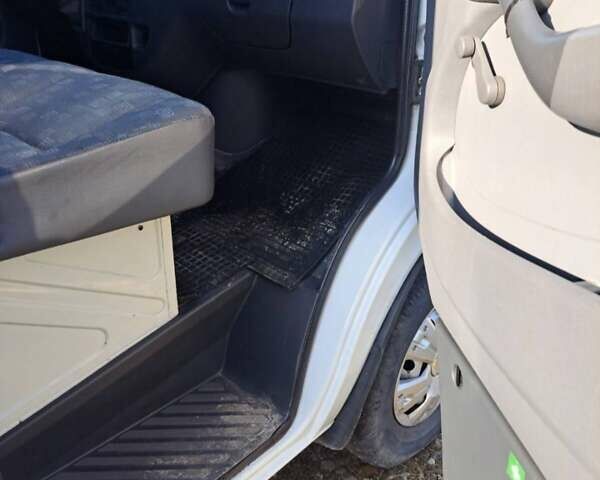 Білий Мерседес Віто, об'ємом двигуна 2.15 л та пробігом 370 тис. км за 6200 $, фото 5 на Automoto.ua