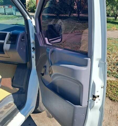 Белый Мерседес Вито, объемом двигателя 2.15 л и пробегом 350 тыс. км за 4300 $, фото 10 на Automoto.ua