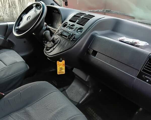 Белый Мерседес Вито, объемом двигателя 2.15 л и пробегом 400 тыс. км за 5500 $, фото 5 на Automoto.ua