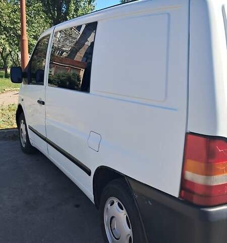 Белый Мерседес Вито, объемом двигателя 2.15 л и пробегом 350 тыс. км за 4300 $, фото 5 на Automoto.ua