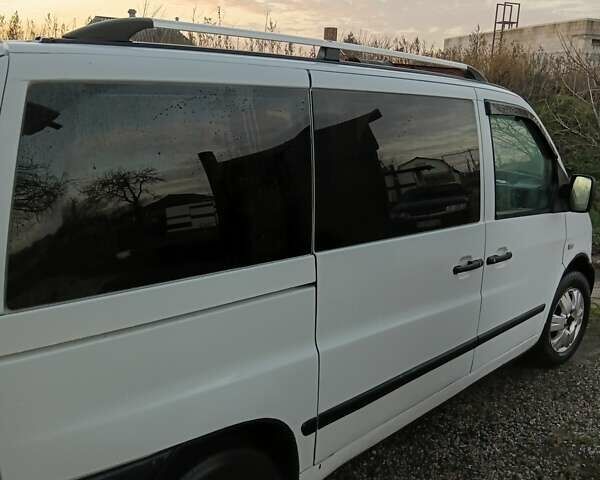 Белый Мерседес Вито, объемом двигателя 2.15 л и пробегом 400 тыс. км за 5500 $, фото 4 на Automoto.ua