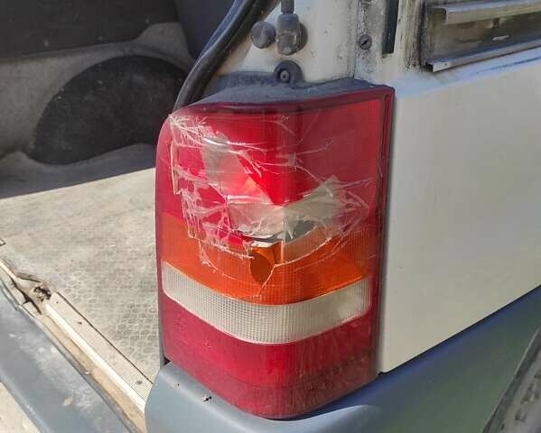 Белый Мерседес Вито, объемом двигателя 2.15 л и пробегом 315 тыс. км за 3800 $, фото 8 на Automoto.ua