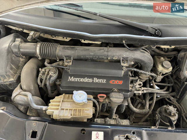 Белый Мерседес Вито, объемом двигателя 2.15 л и пробегом 301 тыс. км за 7300 $, фото 63 на Automoto.ua