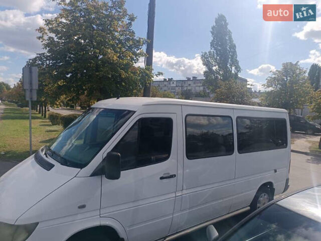 Белый Мерседес Вито, объемом двигателя 2.15 л и пробегом 700 тыс. км за 8200 $, фото 7 на Automoto.ua