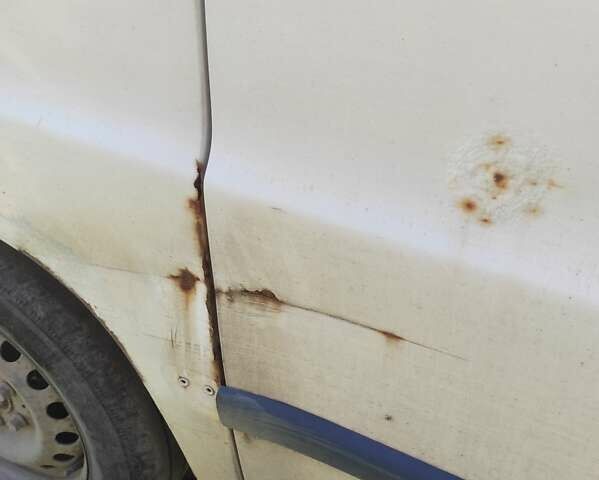 Белый Мерседес Вито, объемом двигателя 2.15 л и пробегом 315 тыс. км за 3800 $, фото 9 на Automoto.ua